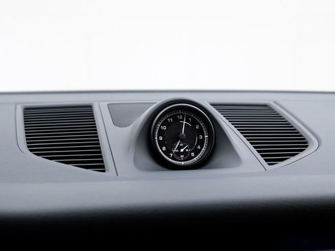 Used 2025 Porsche Macan image 29