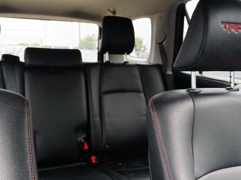 Used 2018 Toyota 4Runner TRD Off-Road Premium AWD/4WD image 14