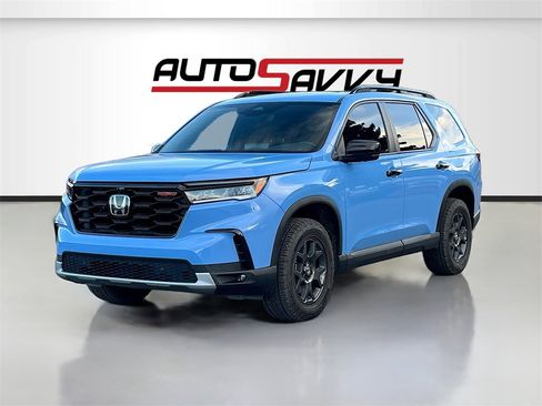 Used 2025 Honda Pilot TrailSport image 3