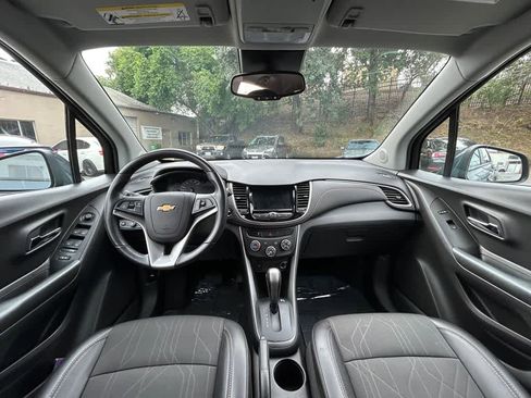 Used 2022 Chevrolet Trax LT w/ LT Convenience Package FWD image 10