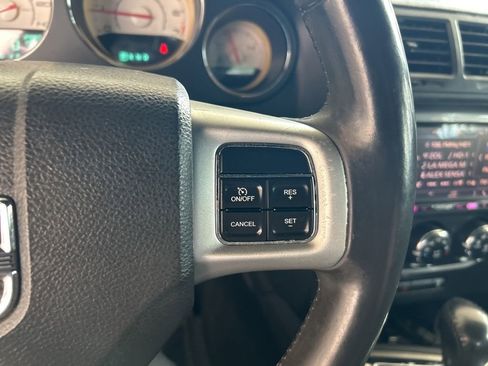 Used 2014 Dodge Challenger SXT image 43