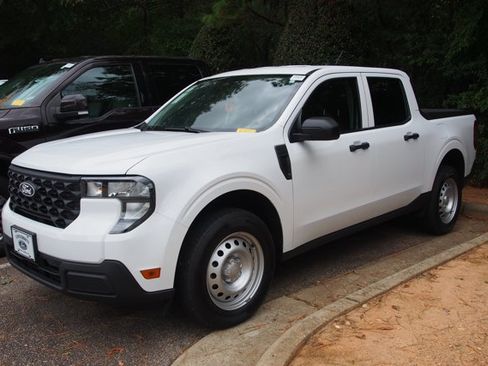 Certified 2025 Ford Maverick XL FWD image 4