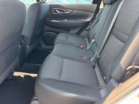 Used 2018 Nissan Rogue S AWD/4WD image 12