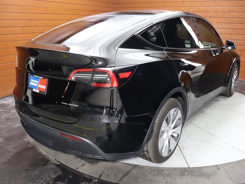 Used 2023 Tesla Model Y Long Range image 20