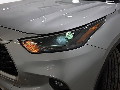 Certified 2024 Toyota Highlander LE image 26