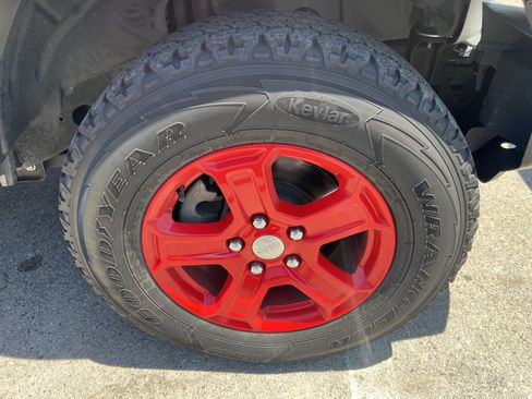 Used 2018 Jeep Wrangler Unlimited Sport S AWD/4WD image 7