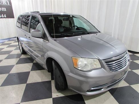 Used 2014 Chrysler Town & Country Touring image 83