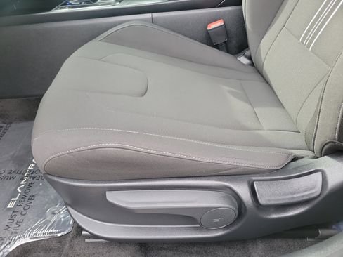 Certified 2025 Hyundai Elantra Sport image 21