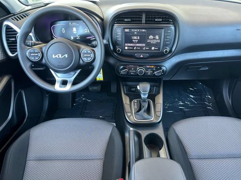 Used 2025 Kia Soul LX w/ LX Technology Package FWD image 13