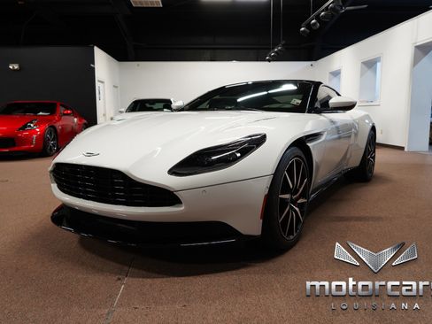Used 2018 Aston Martin DB11 Coupe image 3