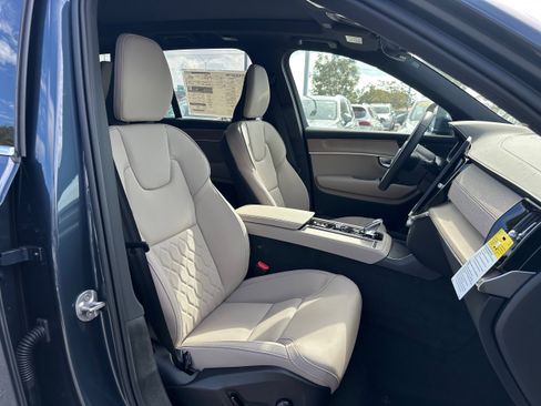 New 2026 Volvo XC90 B6 Plus w/ Protection Package Premier AWD/4WD image 8