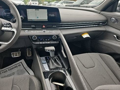 Certified 2025 Hyundai Elantra SEL FWD image 16