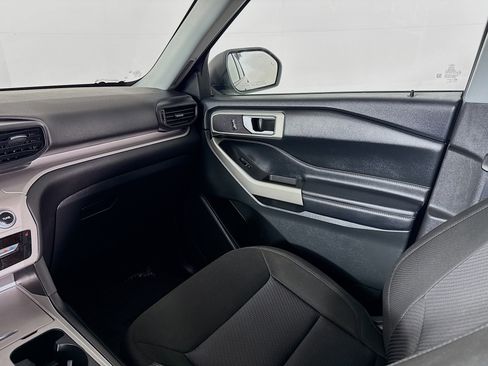 Used 2023 Ford Explorer XLT RWD image 27