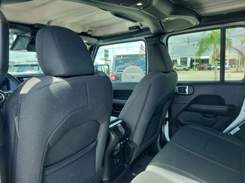 Used 2025 Jeep Wrangler Unlimited Sahara AWD/4WD image 14