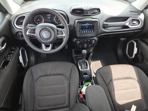 Used 2019 Jeep Renegade Latitude FWD image 6