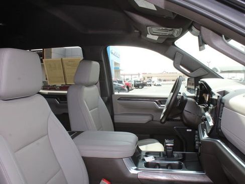 Used 2024 Chevrolet Silverado 1500 LTZ w/ Z71 Off-Road Package image 17