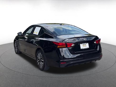 Used 2025 Nissan Altima 2.5 SV FWD image 11