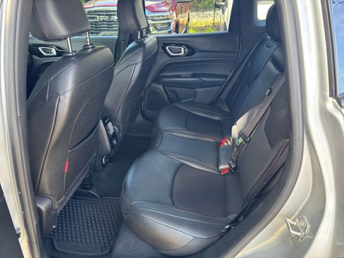 Used 2025 Jeep Compass Trailhawk w/ Trailer Tow Group image 25