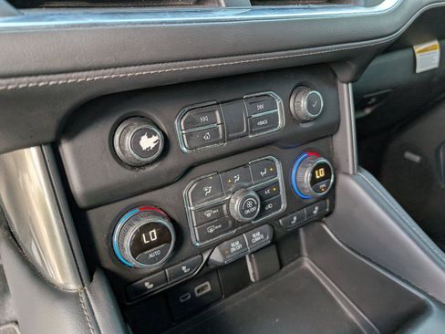 Used 2021 Chevrolet Tahoe Z71 w/ Z71 Signature Package AWD/4WD image 20