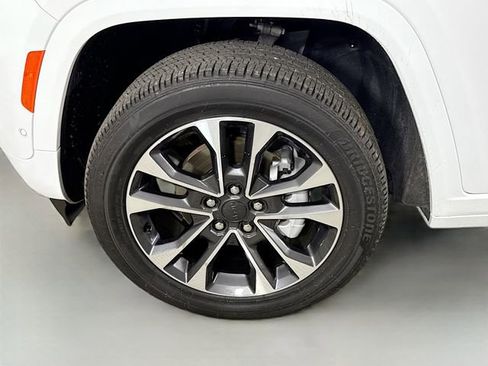 Used 2024 Jeep Grand Cherokee Overland w/ Luxury Tech Group IV image 33