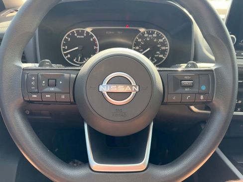 Used 2023 Nissan Rogue SV FWD image 11