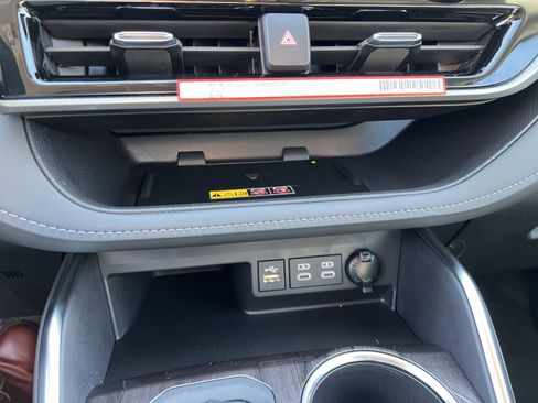 New 2026 Toyota Highlander Platinum image 26