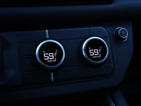 Used 2025 Land Rover Defender 130 V8 image 27