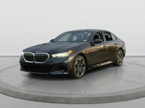 Used 2026 BMW 530i xDrive AWD/4WD image 3