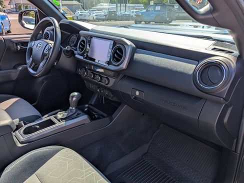 Used 2022 Toyota Tacoma TRD Sport AWD/4WD image 32