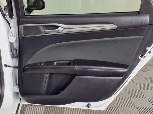 Used 2019 Ford Fusion SE image 10