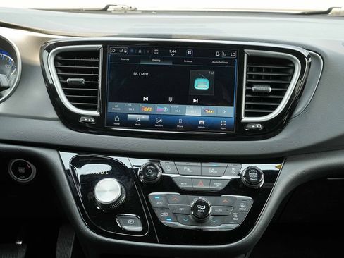 Used 2026 Chrysler Pacifica Select FWD image 27