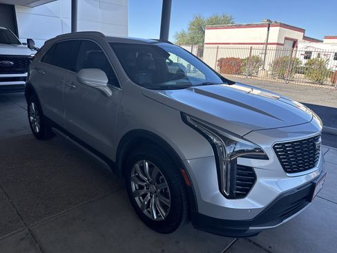 Used 2020 Cadillac XT4 Premium Luxury image 3