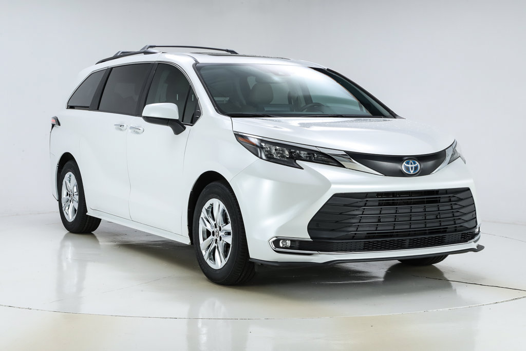 Used 2024 Toyota Sienna XLE w/ XLE Plus Package AWD/4WD image 30