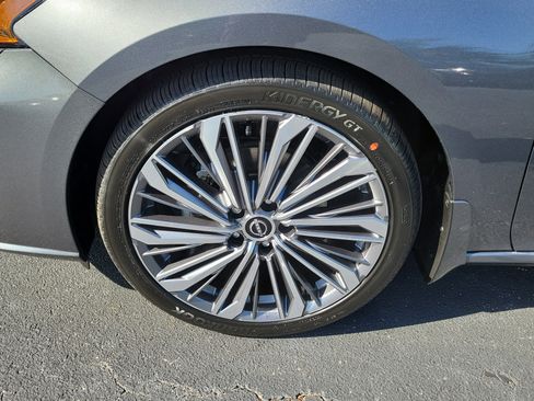 New 2026 Nissan Altima 2.5 SV FWD image 4