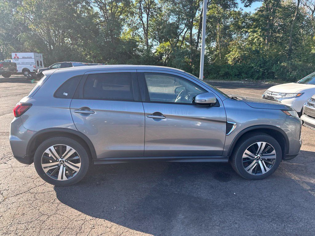 Used 2026 Mitsubishi Outlander Sport SE AWD/4WD image 2