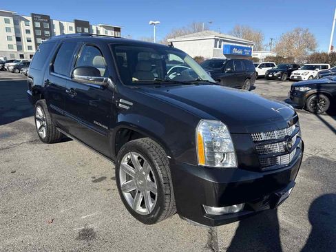 Used 2013 Cadillac Escalade Premium image 4