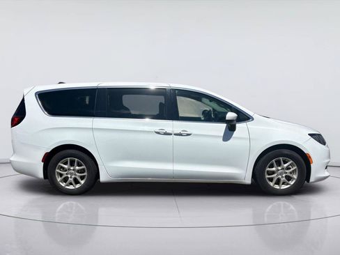 Used 2023 Chrysler Voyager LX FWD image 2