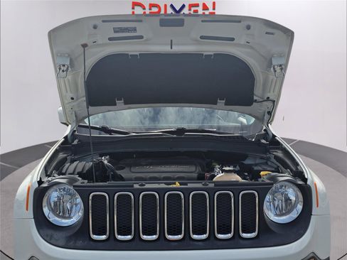 Used 2017 Jeep Renegade Latitude FWD image 26