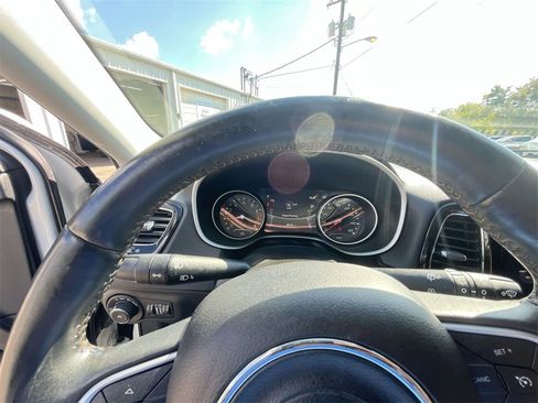 Used 2018 Jeep Compass Limited image 15