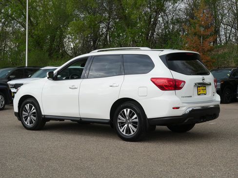 Used 2017 Nissan Pathfinder SL w/ Trailer Tow Package AWD/4WD image 5