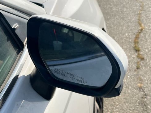 Used 2020 Toyota Camry SE image 16