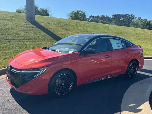New 2026 Nissan Sentra SR w/ SR All Weather Package FWD image 2