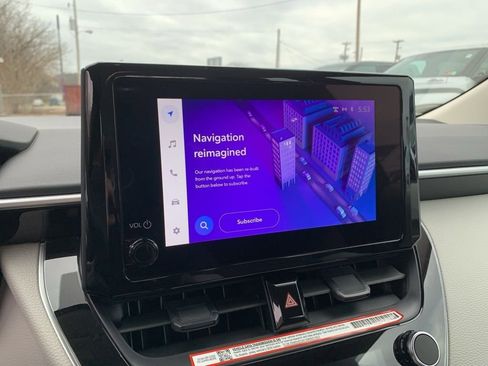 Used 2025 Toyota Corolla LE image 20