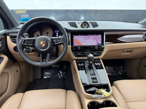 Used 2024 Porsche Macan AWD/4WD image 7