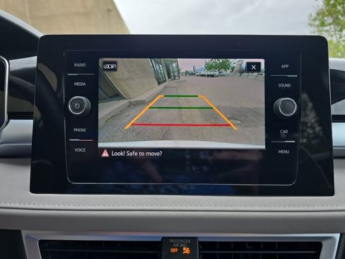 Used 2025 Volkswagen Taos SE image 17