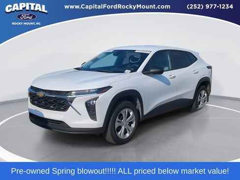 Used 2025 Chevrolet Trax LS FWD image 1