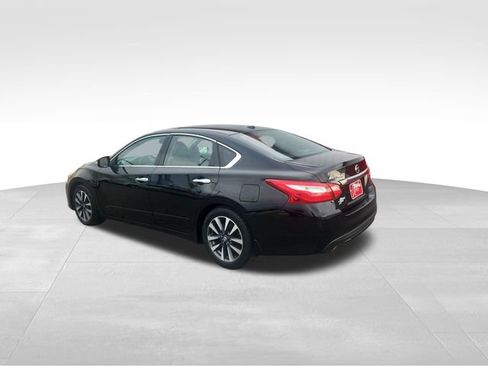 Used 2016 Nissan Altima 2.5 SL w/ 2.5 Technology Package image 4
