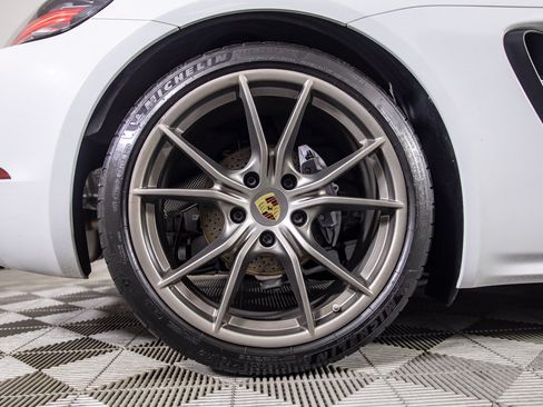 Used 2022 Porsche 718 Cayman RWD image 35