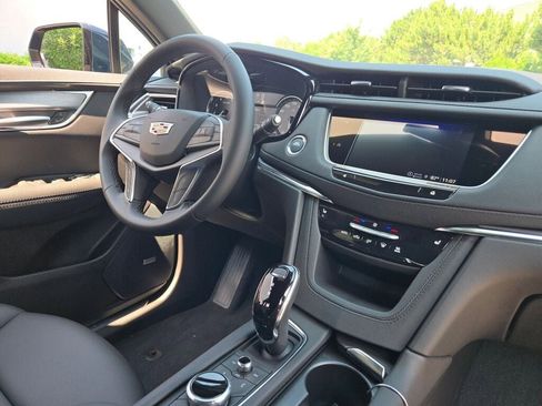 New 2025 Cadillac XT5 Luxury image 10