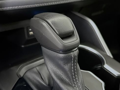 Used 2022 Toyota Highlander L image 21